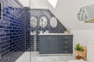 En-Suite- click for photo gallery